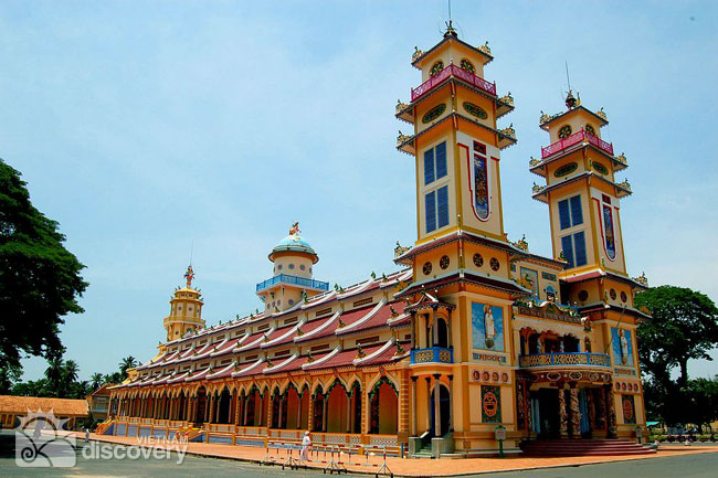 Cao Dai Temple in Tay Ninh - Day trip from Saigon