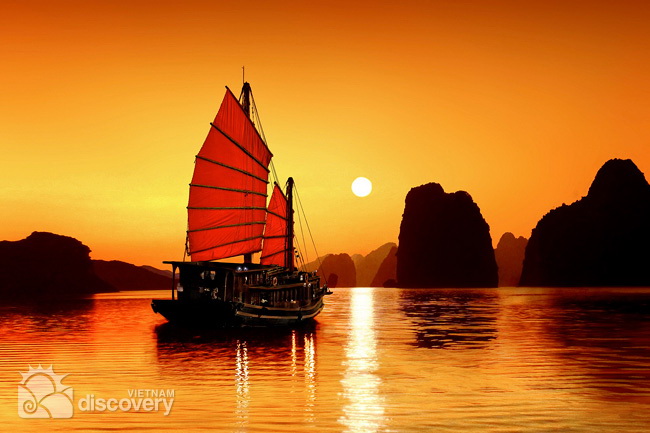 Charming sunset in Halong Bay - Halong bay tours from Hanoi