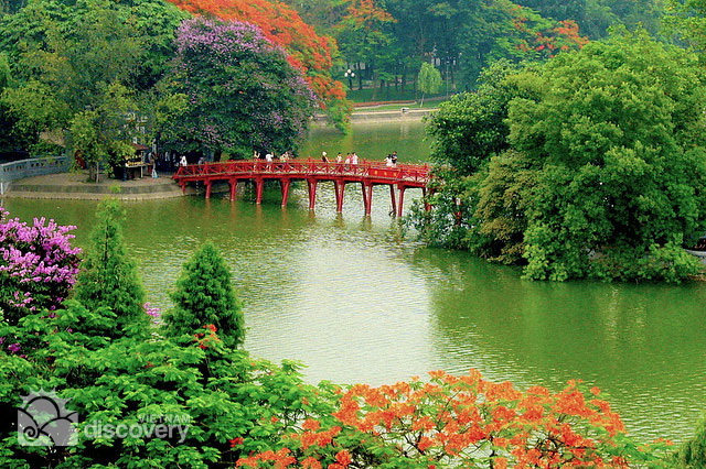 Hoan Kiem Lake, The Huc Bridge and Ngoc Son Temple - Hanoi day tours