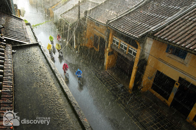Hoi an ancient town in a rainy day - CheapAsiaTours.com