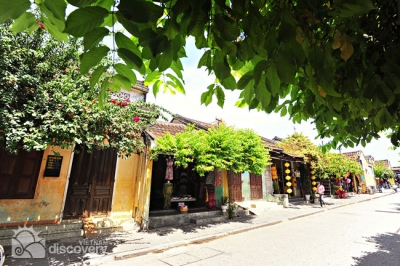 Sunny day in ancient town - Hoi An 