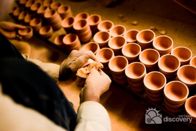 Artwork in Bat Trang Pottery Village in Hanoi - Hanoi City Tour