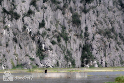 Meo Cao Mountain in Van Long Nature Reserve - Ninh Binh Tour