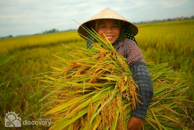 Friendly Vietnamese Farmer - Vietnam Farming Tour