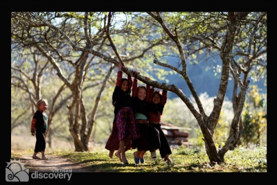 Ethnic children in Moc Chau - Vietnam Northwest Tour