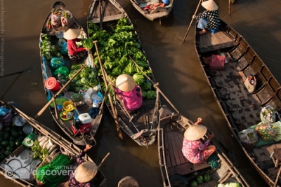 Bustling Cai Rang Floating Market in Vietnam - Mekong tour