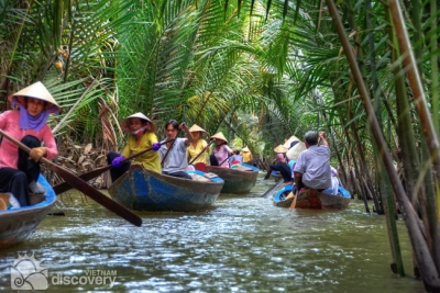 Sampan trip at My Tho - South Vietnam Tours