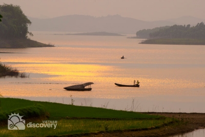Thac Ba Lake at Vu Linh Commune - Vietnam Short Tour