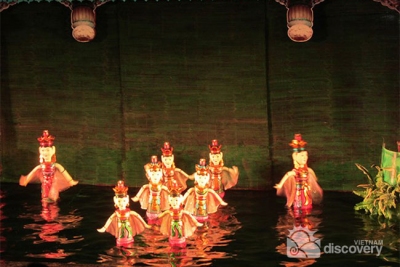 Water puppet show in Hoi An culture tour