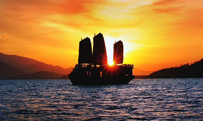 Sunset cocktail and dinner on Emperor Cruise