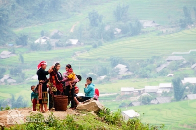 On the way to Ta Phin Village - Sapa Tour