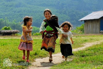 Happy children in Sapa ethnic village - Sapa Northern Vietnam tour