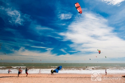 Kite-surfing activity for Mui Ne Vacation