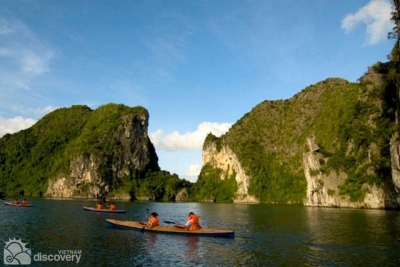 Kayaking in Bai Tu Long Bay - Northern Vietnam tours