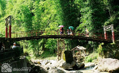 Trekking to Cat Cat Village - Sapa trekking tour