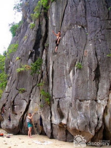 Rock climbing Cat ba Island - Halong tours