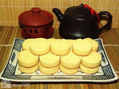 Green bean cake Hai Duong - Vietnam gourmet tour