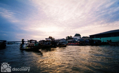 Sunrise on Cai Rang Floating market - Mekong tours