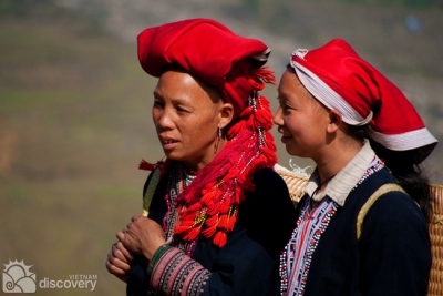 Outfits of Red Dao Ethnic people - Sapa day  tours
