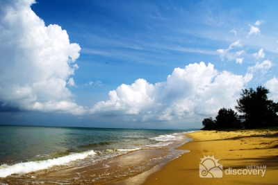 Bai Dai with yellow sand in Phu Quoc - Vietnam beach tour