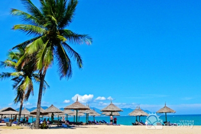 Beautiful beach Nha Trang - Vietnam beach tours