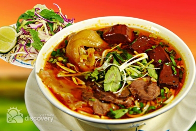Vietnamese food of Bun Bo Hue - Travelling to Hue