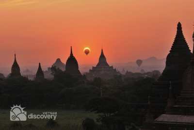 Spectacular sunrise balloon in Bagan Myanmar tour from Vietnam