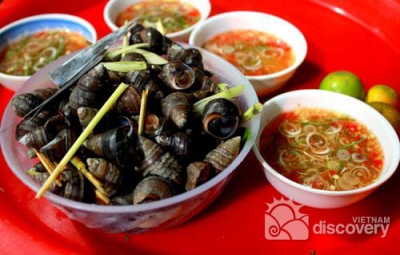 Boiled snails at Dinh Liet - Hanoi delicious cuisine tour
