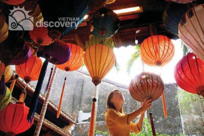 Hanging lanterns in Hoi An Ancient Town day tour