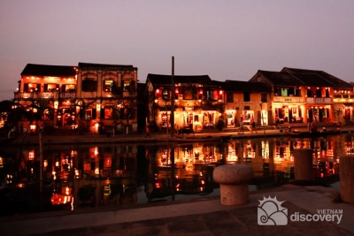 Hoi An at night Top 10 romantic destination - Traveling to Hoi An Vietnam