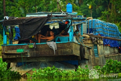 Normal local life on Saigon River - speedboat tour  to Cu Chi Tunnels