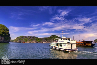 Cruising on emerald Lan Ha Bay - Halong tours