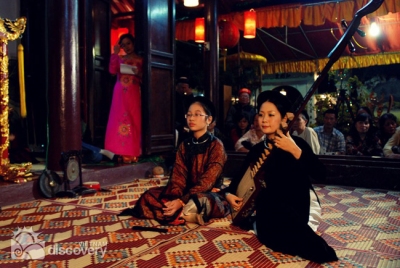 Performance of Vietnamese Ca Tru - Vietnam culture tour