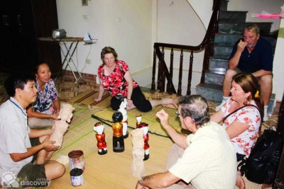 Artisan Liem talks to tourists about water puppets - Hanoi culture day tour