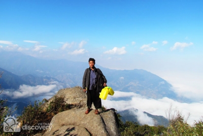 Friendly local potter in Ta Xua trekking tour in Vietnam