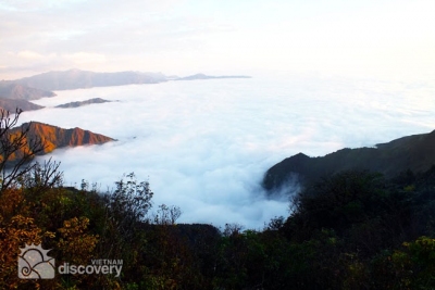 An Ocean of Clouds at Ta Xua Mountain Peak - Vietnam Adventure Tour